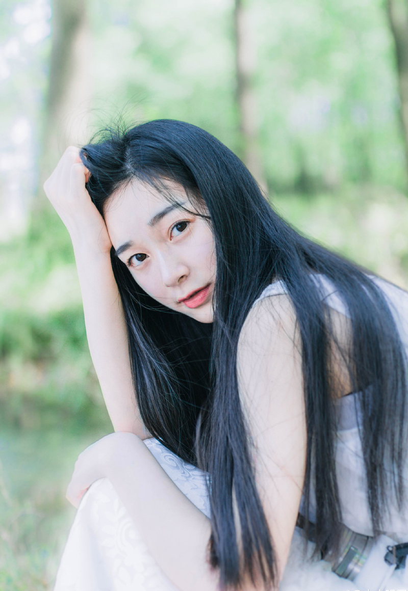我和谁都不争，和谁我都不屑，我爱大自然，其次是艺术，我烤着生命之火取暖，火萎了，我也准备走了。
